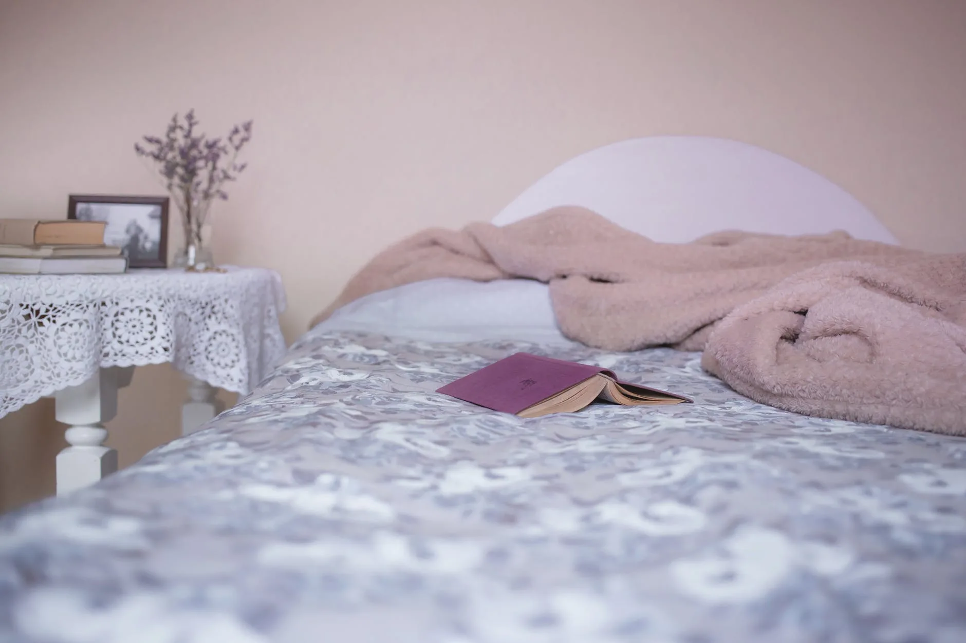 Knjiška anegdota: Zašto se Biblije nalaze u hotelima?